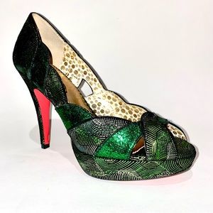 Poetic License Vintage Revival Peep Toe Platform Pumps - Size 8
